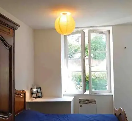 Logement Au Calme Et En Plein Coeur ! דירה
